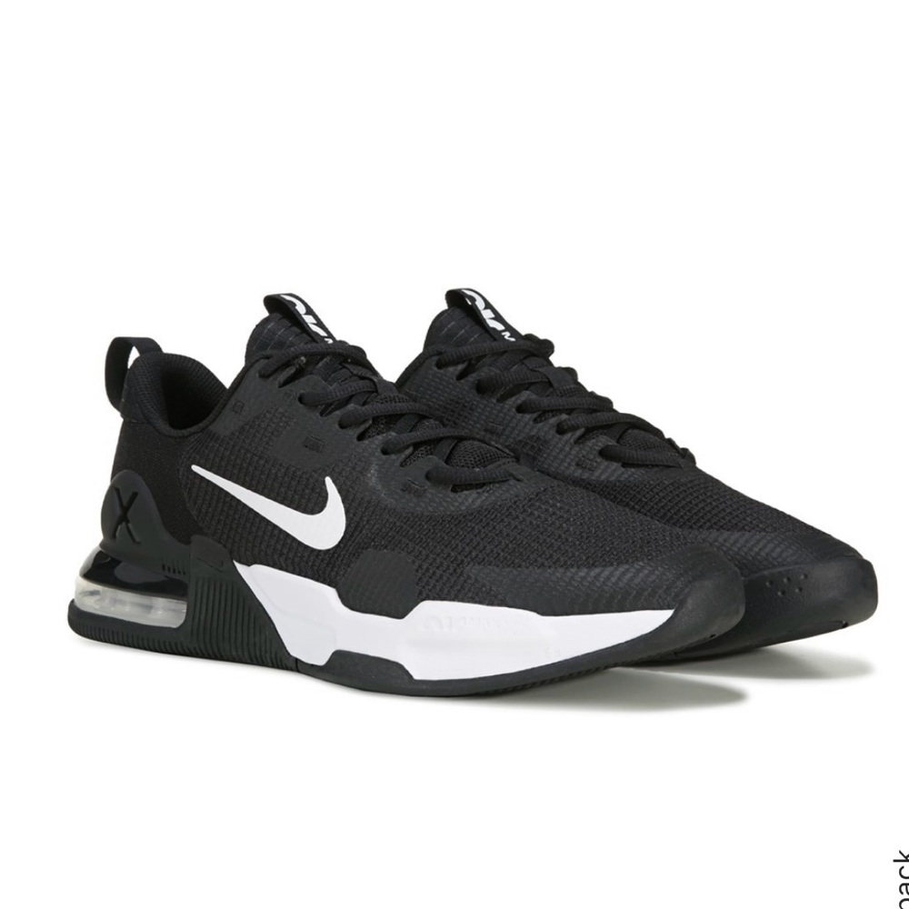 Nike Dynamic Black and White Athletic Shoes